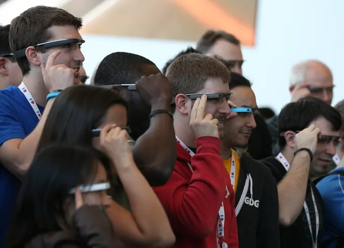 Big Tech Bets on Smart Glasses: AI Meets Augmented Reality